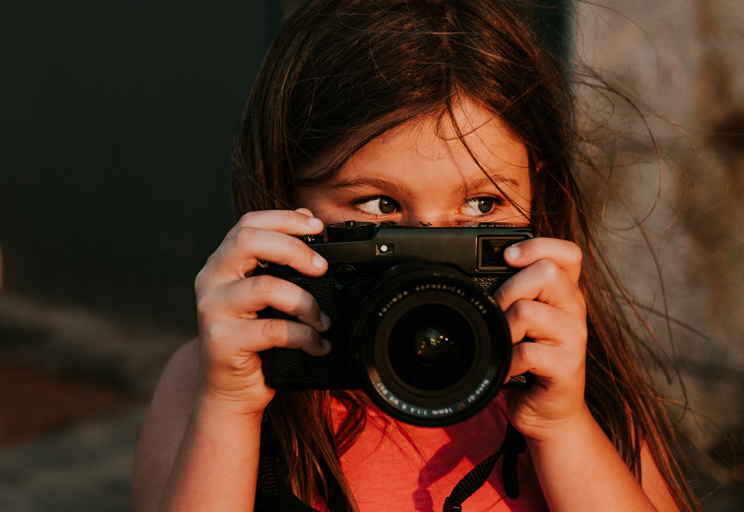 summer family photos in kent folkestone harbour arm child with camera