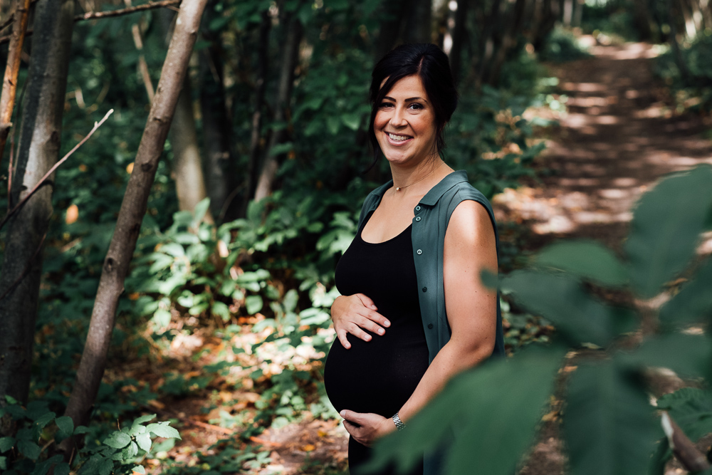 MATERNITY PHOTOGRAPHER LONDON BRUNETTE PREGNANT WOMAN IN WOODS