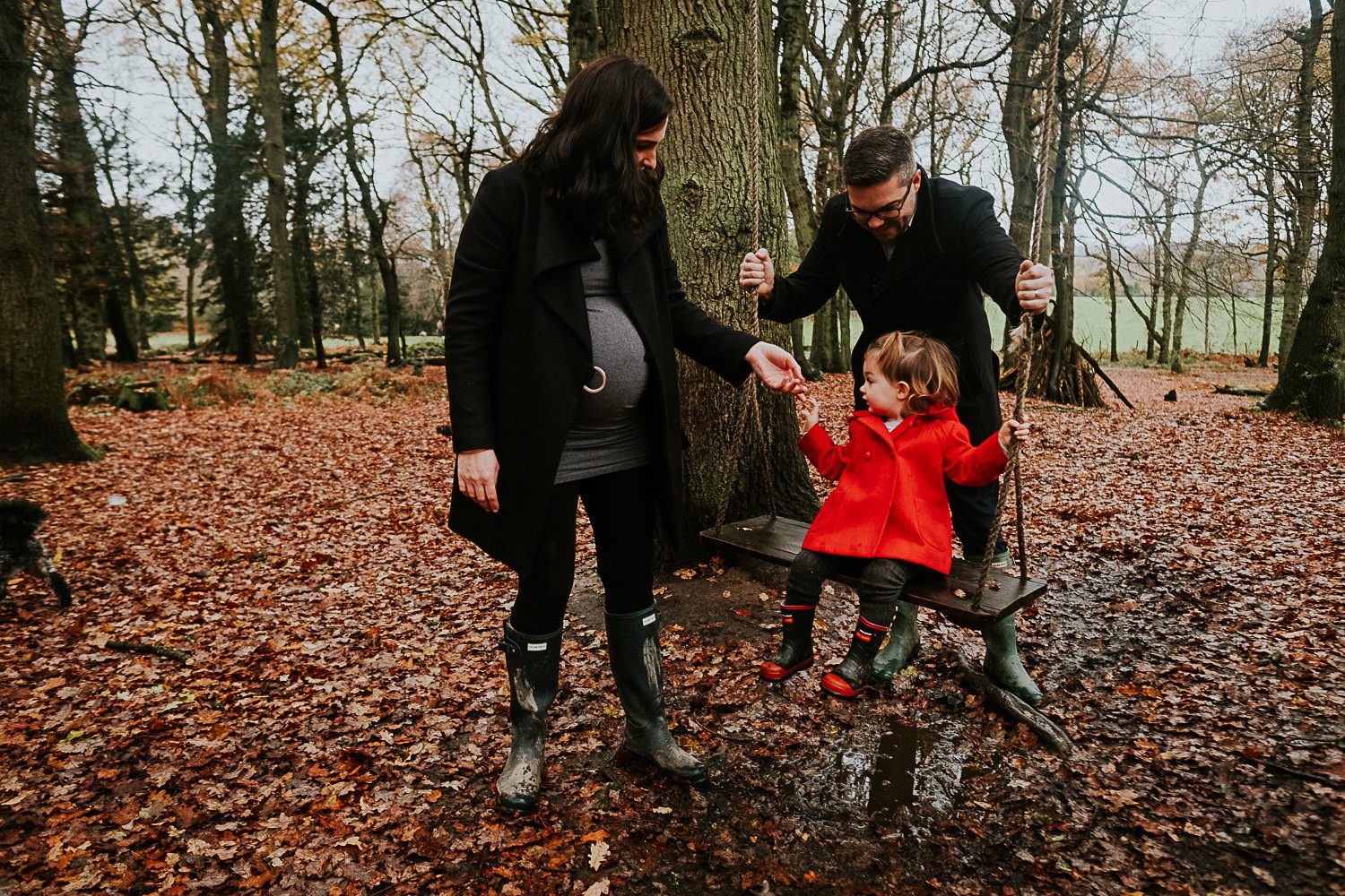Surrey maternity photographer family playing with swing