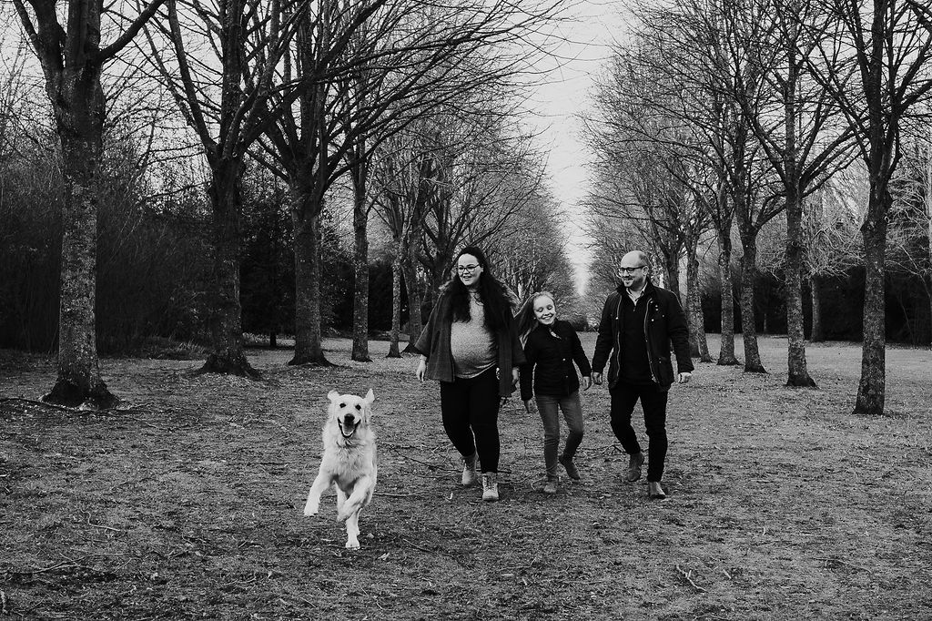 Maternity photographer Kent - young family with dog