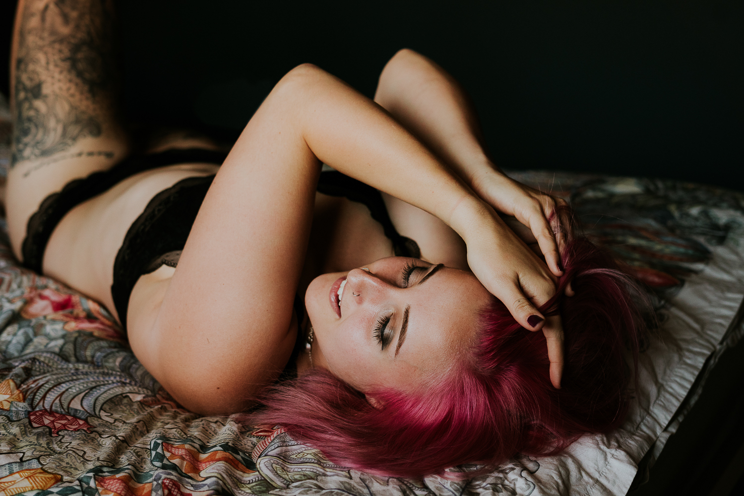 kent boudoir photographer pink hair sexy photo