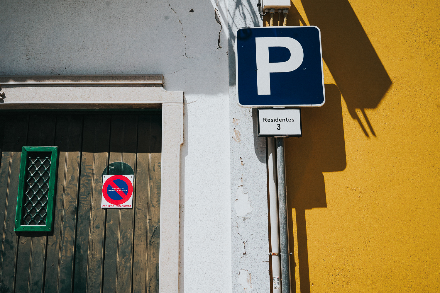 street photo doorway in algarve