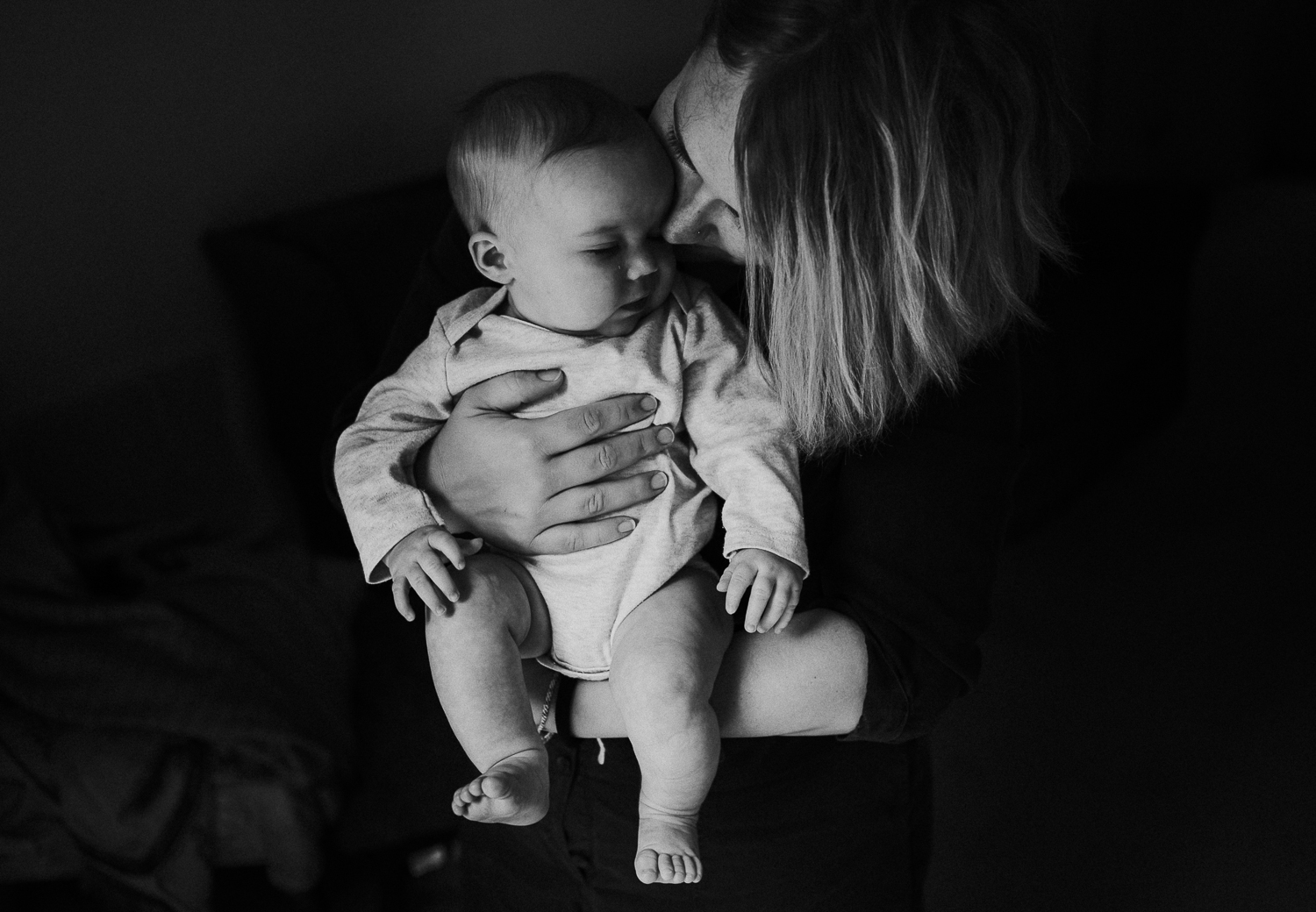 london newborn baby photographer black and white photo of mother and baby cuddling