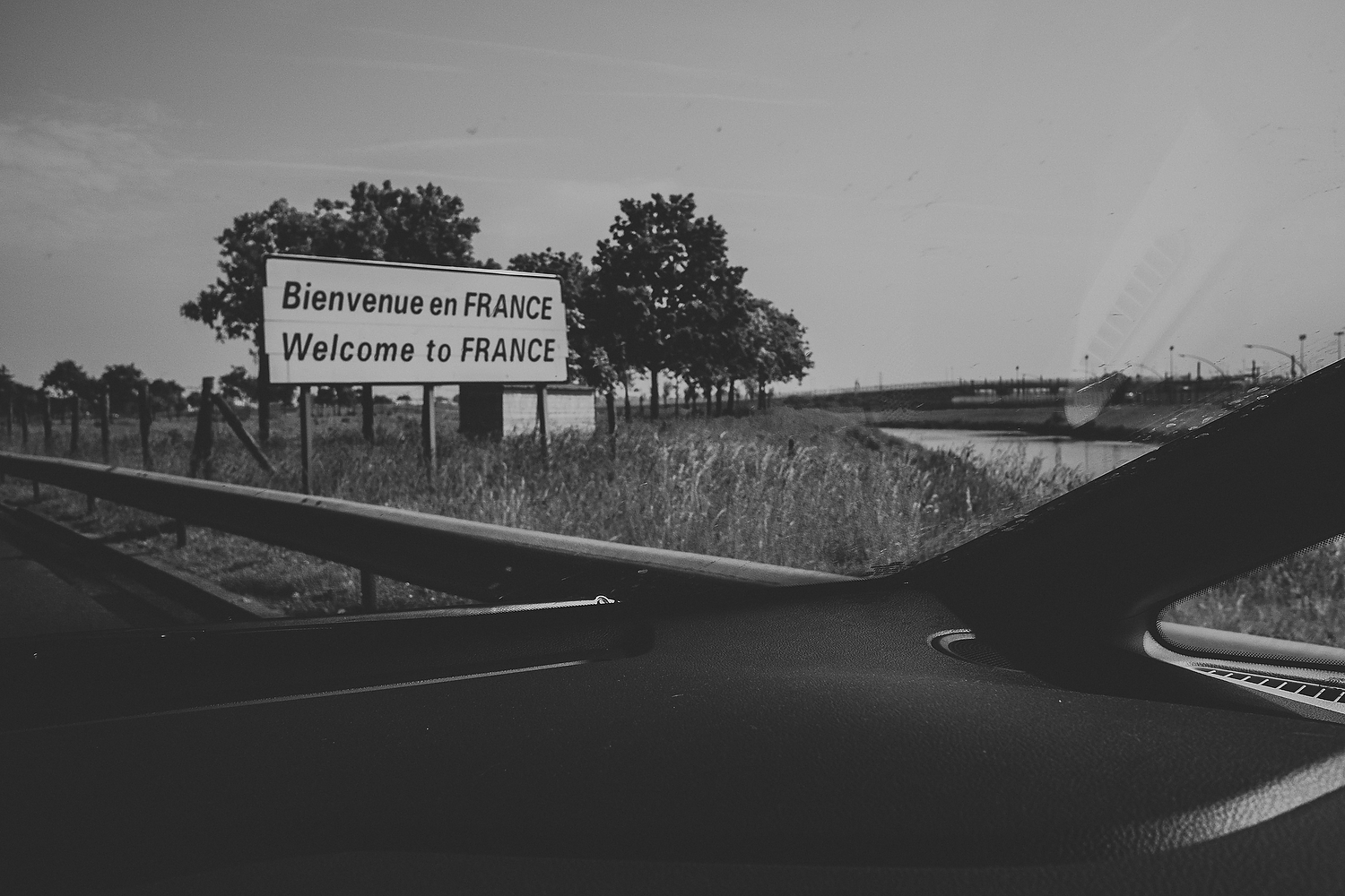 WELCOME TO FRANCE MOTORWAY ROAD SIGN FAMILY PHOTOGRAPHY AT CENTER PARCS FRANCE LAC D'AILETTE