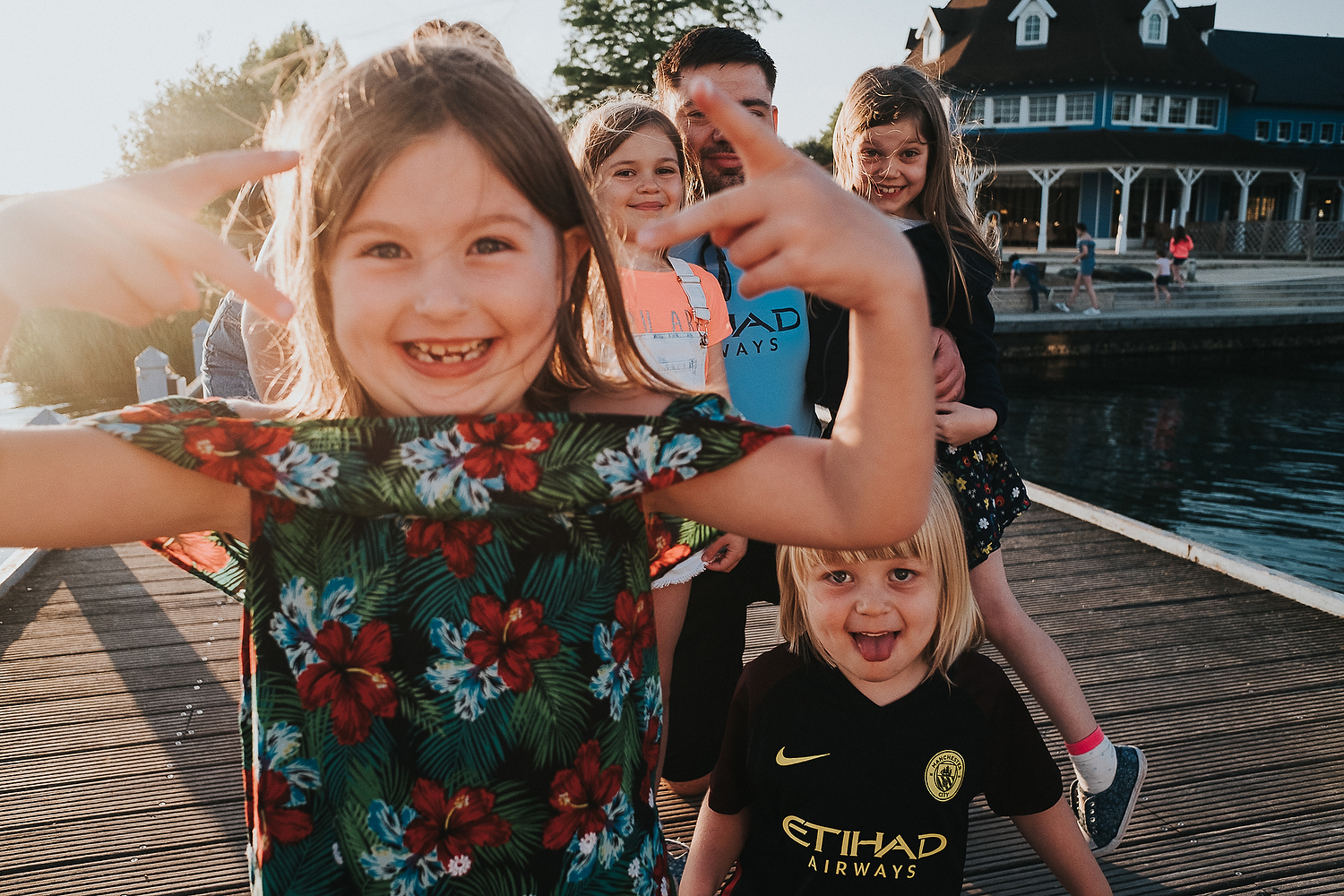 CHILDREN PLAYING IN LAKE FAMILY PHOTOGRAPHY AT CENTER PARCS FRANCE LAC D'AILETTE