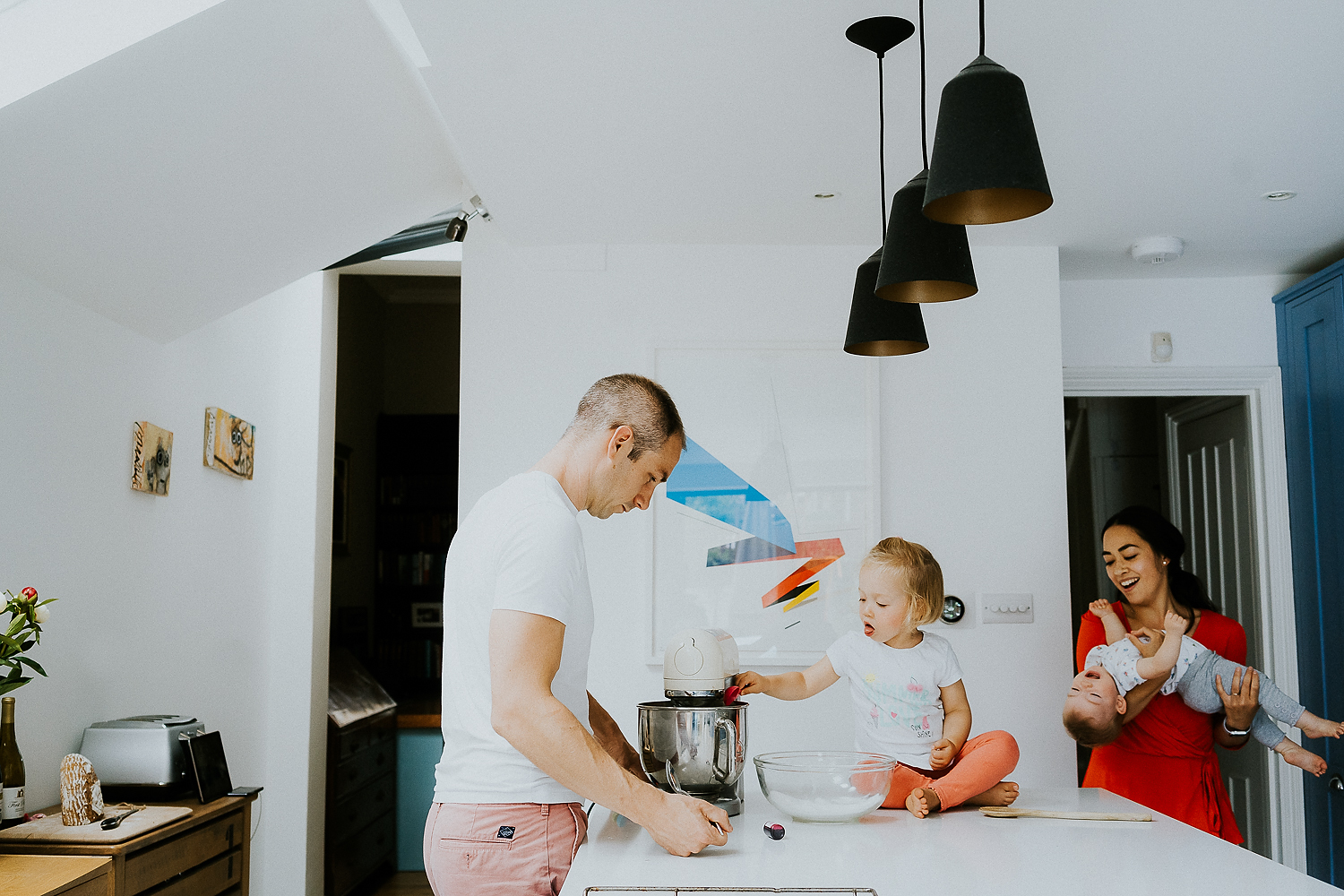 REAL LIFE FAMILY PHOTOS FAMILY KITCHEN SCENE FAMILY BAKING TOGETHER