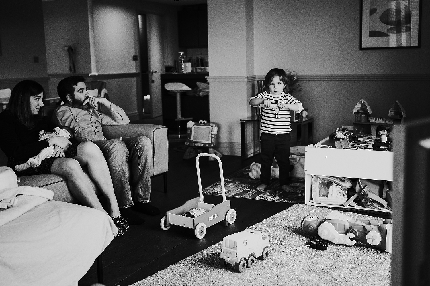 black and white family living room scene newborn photography in hammersmith