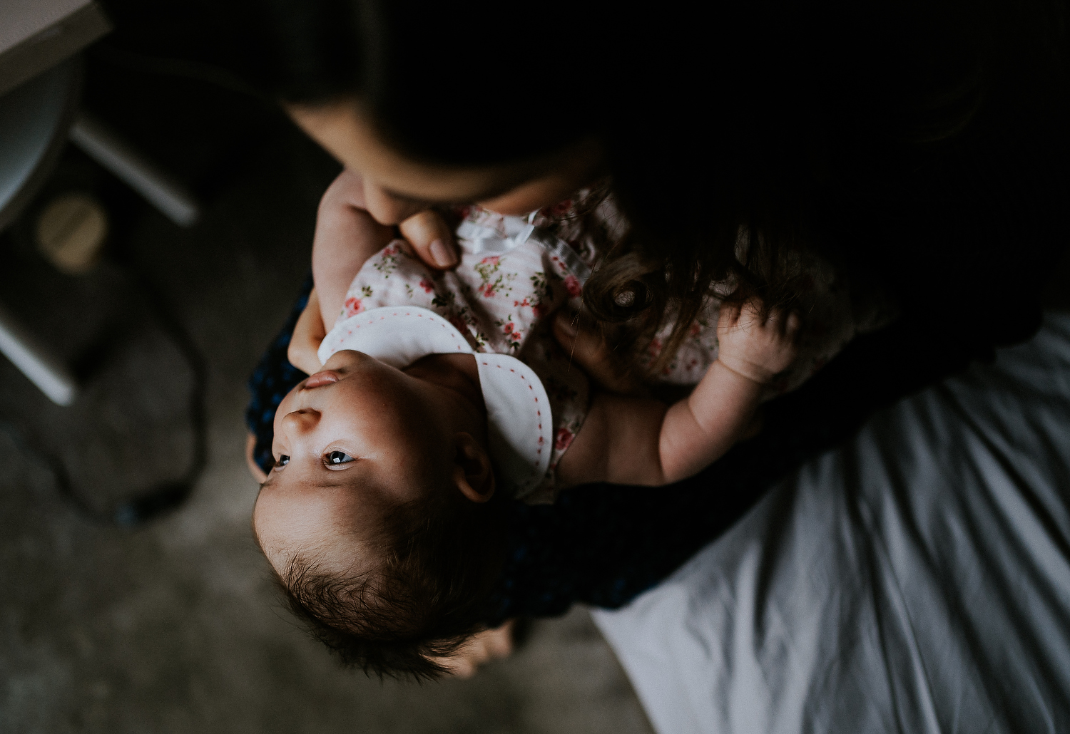 mum and baby newborn photography in hammersmith