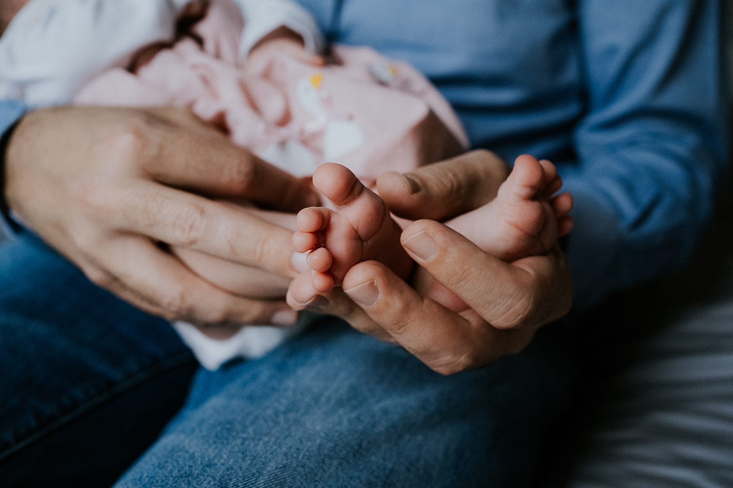 newborn feet newborn photography in hammersmith