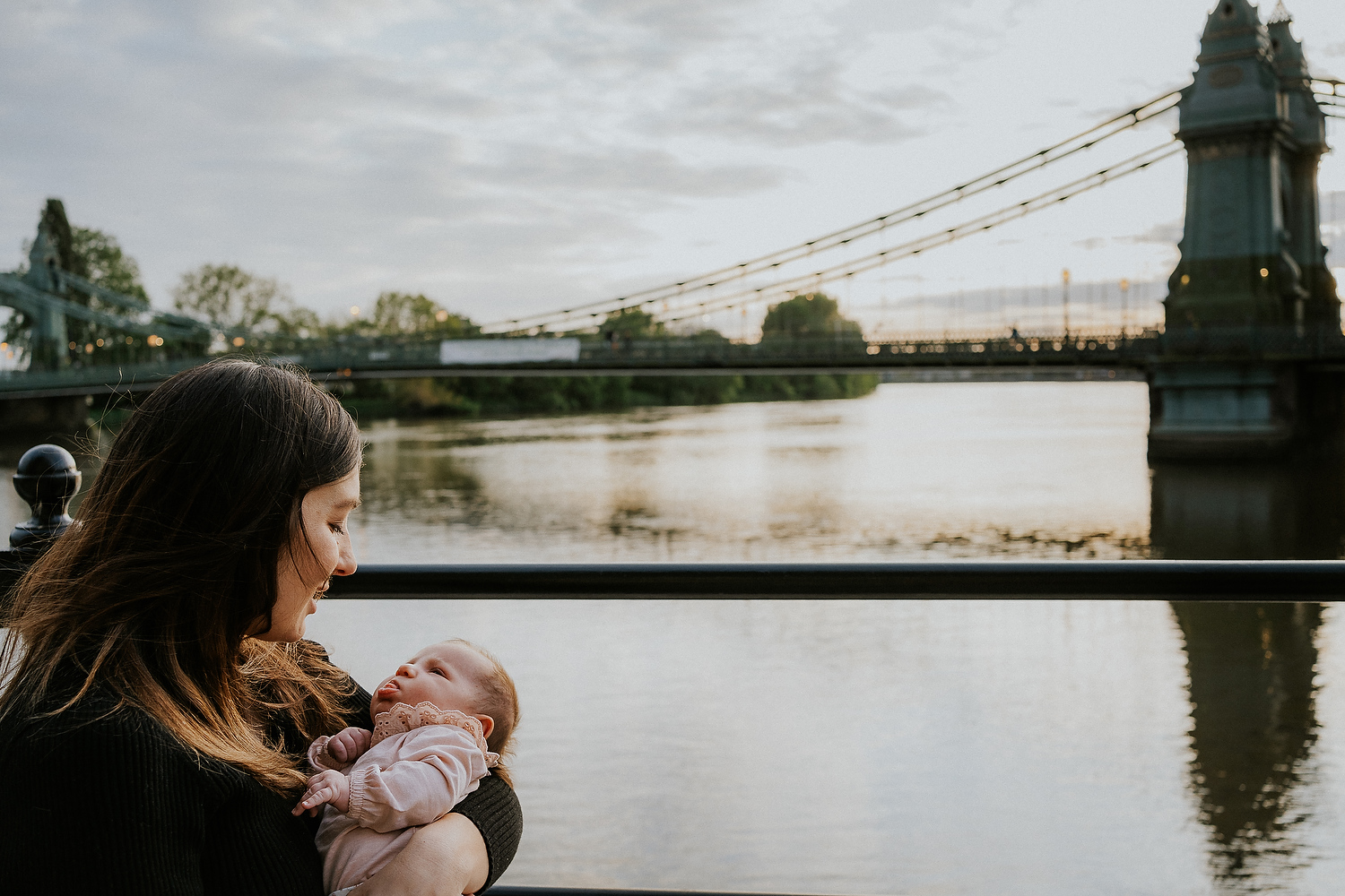 newborn photography in hammersmith mother and baby sunset at bridge