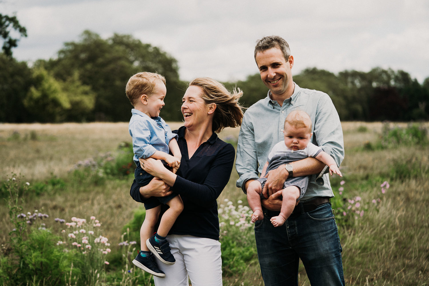 SPRING MINI PHOTO SESSIONS FAMILY AT GLADSTONE PARK LONDON IN SUMMER