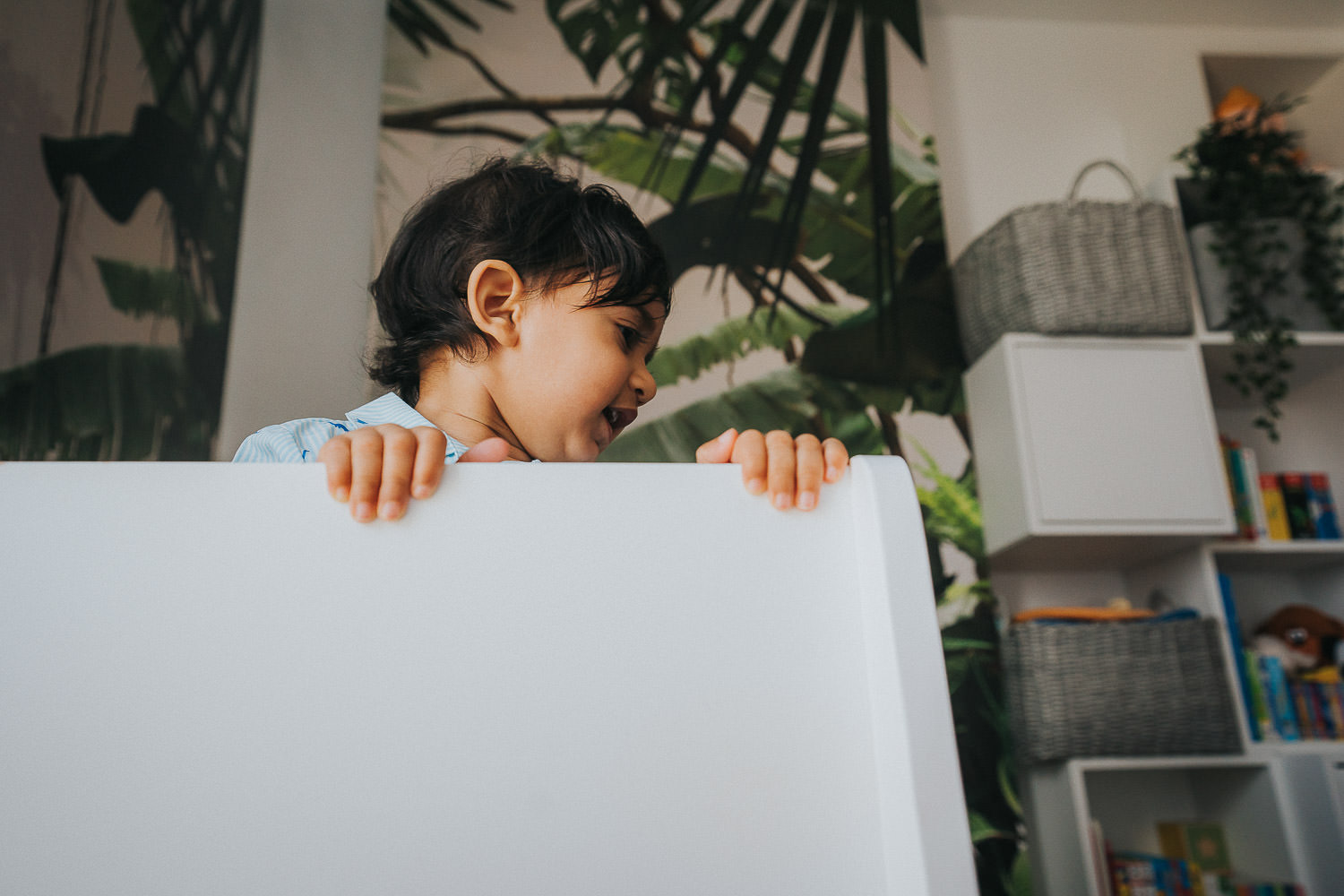 SHOREDITCH MATERNITY PHOTO SHOOT TODDLER BOY IN HIS BEDROOM