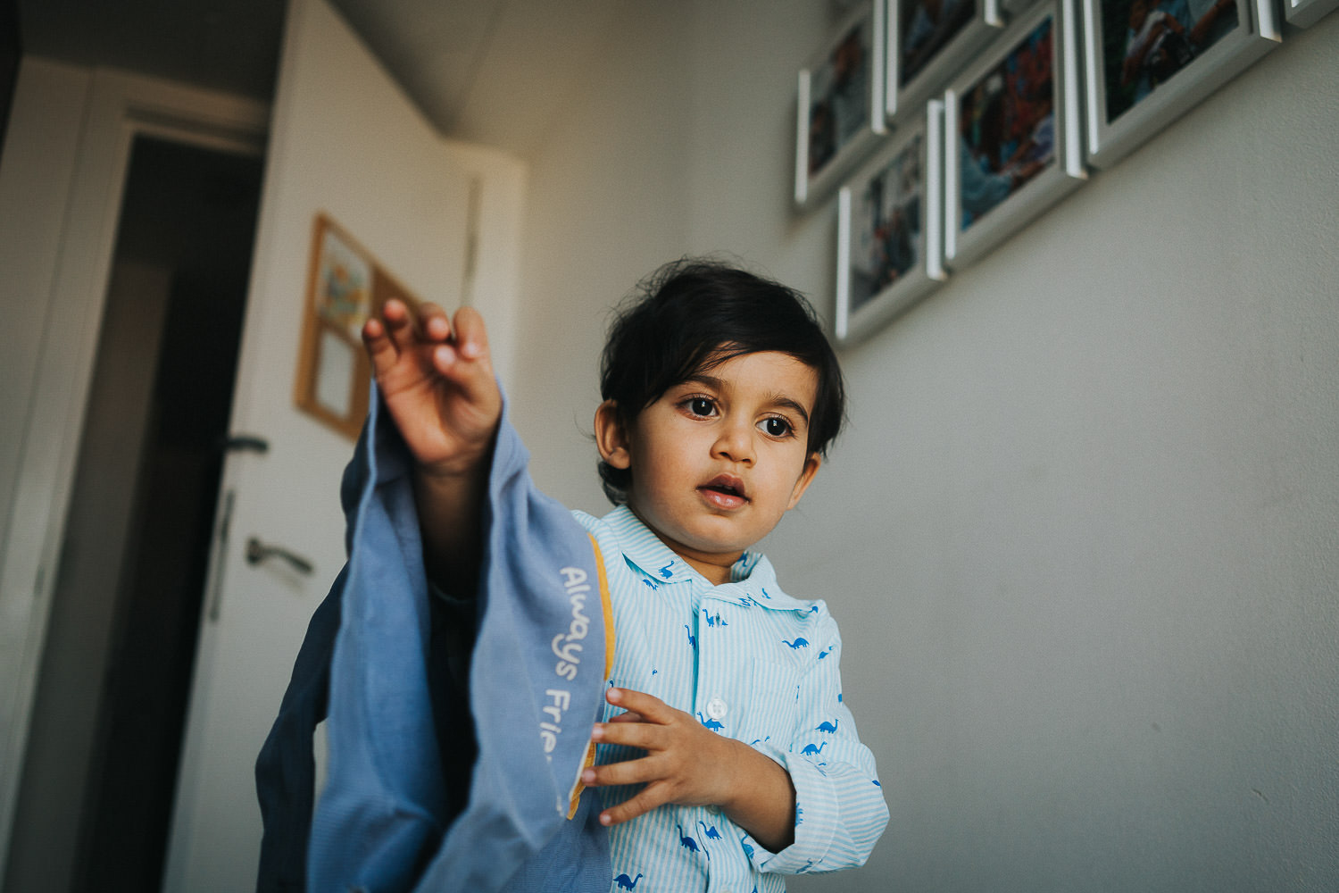 SHOREDITCH MATERNITY PHOTO SHOOT TODDLER BOY DRESSING HIMSELF