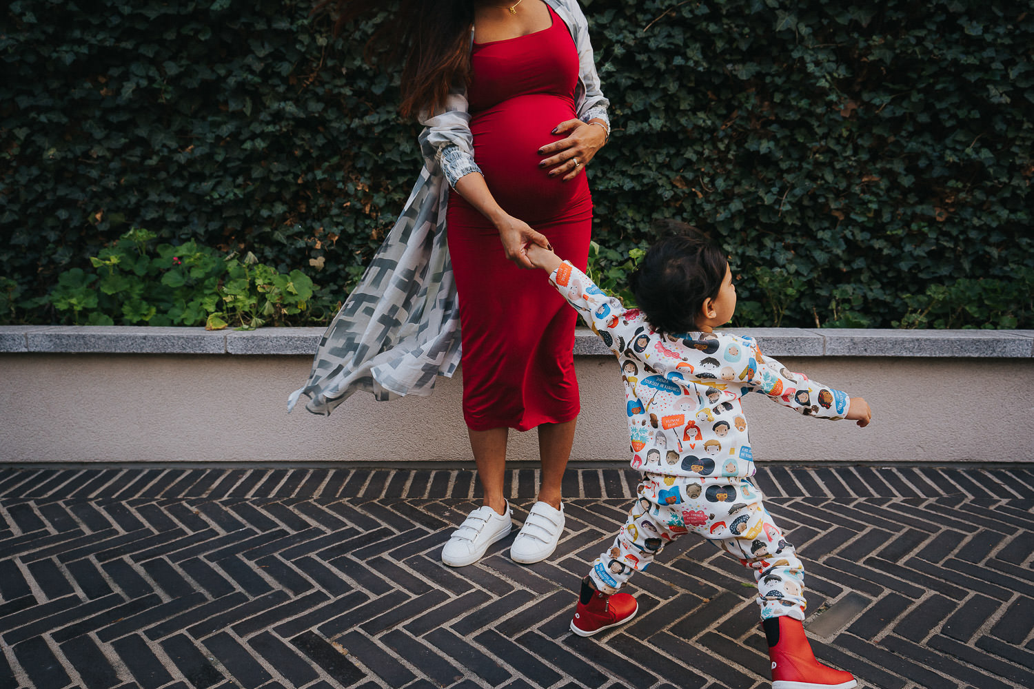 SHOREDITCH MATERNITY PHOTO SHOOT AT HOME-19 SHOREDITCH MATERNITY PHOTO SHOOT BOY TUGGING ON MOTHERS HAND IN MATCHINF COLOURFUL OUTFITS