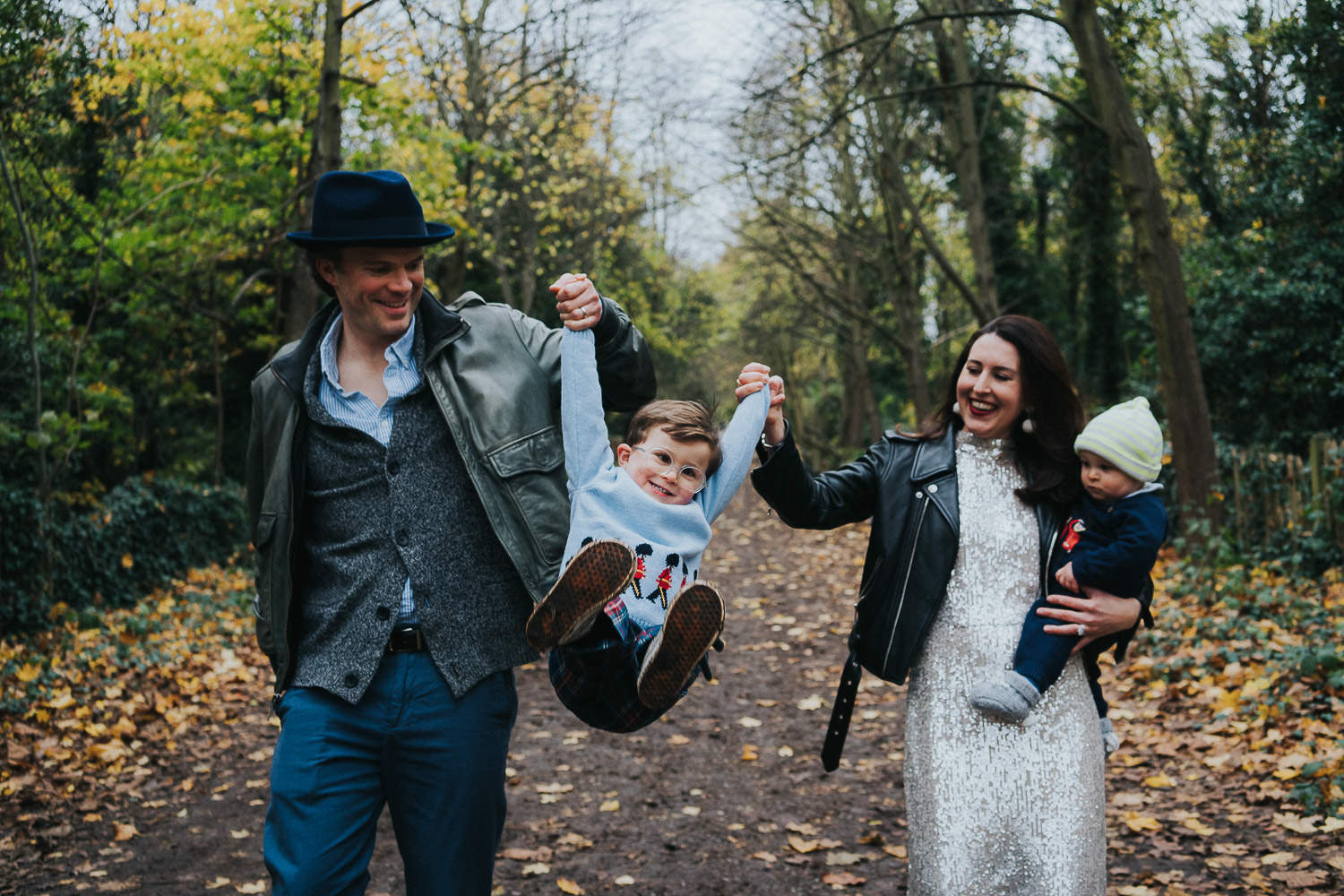 natural autumn family portraits family photo in Holland Park